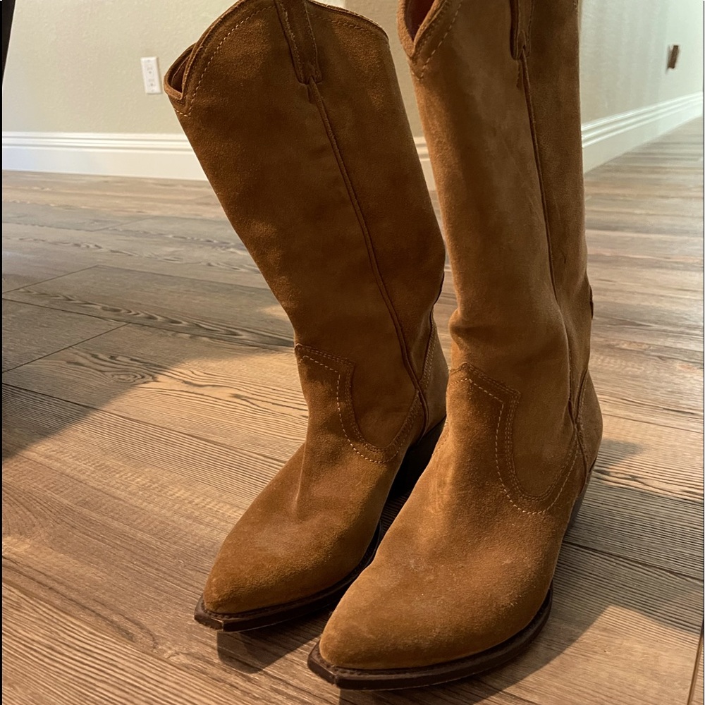 Beautiful Frye suede boots.